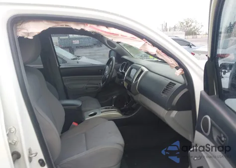 2013 Toyota Tacoma Base V6 z USA, uszkodzony, nr VIN 3TMLU4EN9DM113624